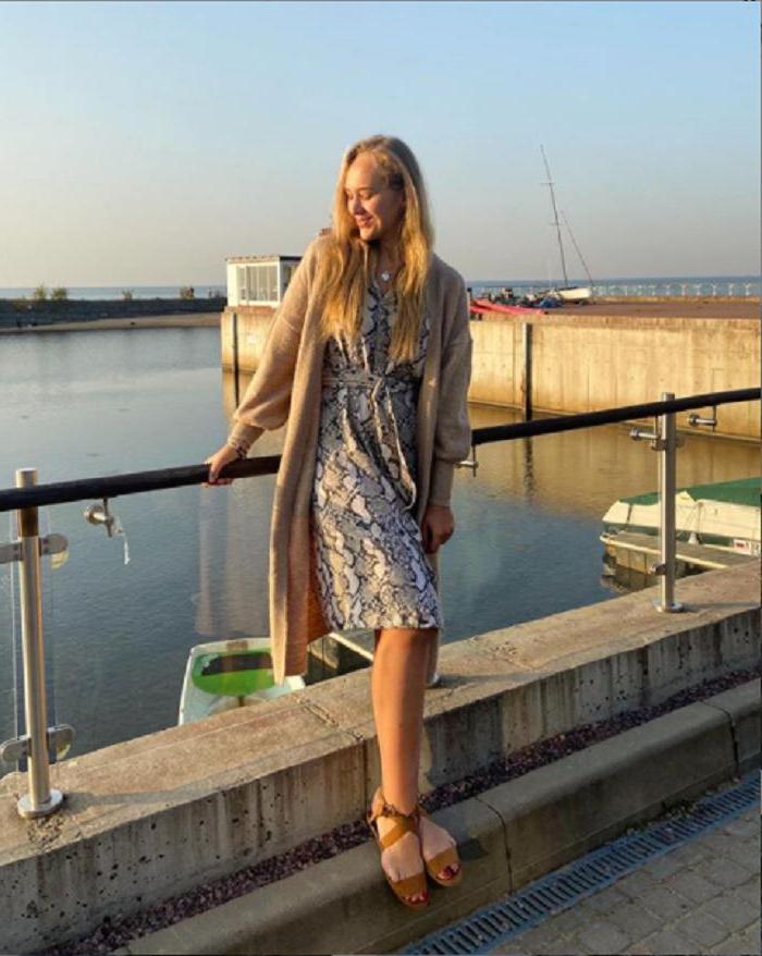 Высокая, спортивная, белокурая: как выглядит средняя дочь актера Евгения Сидихина (новые фото)