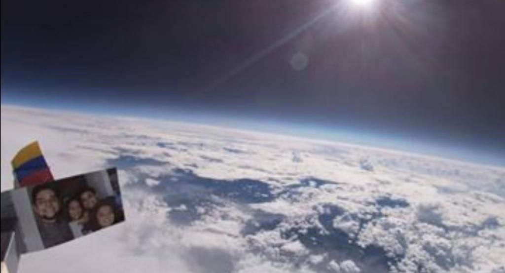 Парень запустил в космос самодельный летательный аппарат, которому удалось достичь озонового слоя (фото)