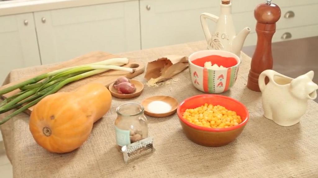 Запеченная мускатная тыква, фаршированная сыром и кукурузой: отметим приход осени полезным вкусным блюдом