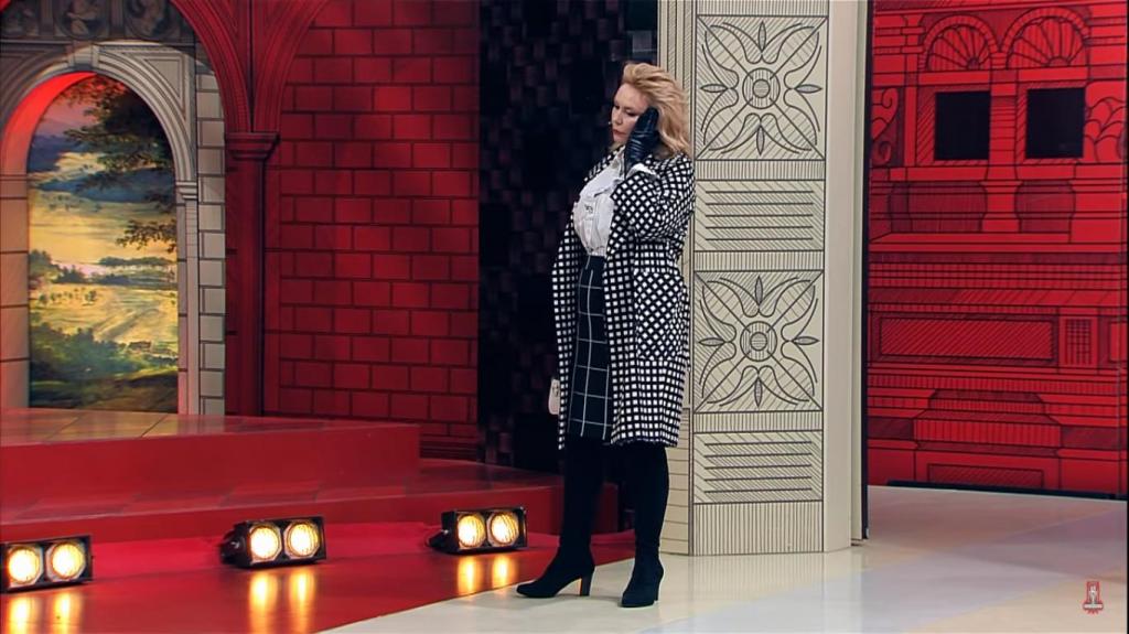 47-летнюю Оксану, одевающуюся во все обтягивающее, вызывающее, кричащее, переодели на "Модном приговоре": фото
