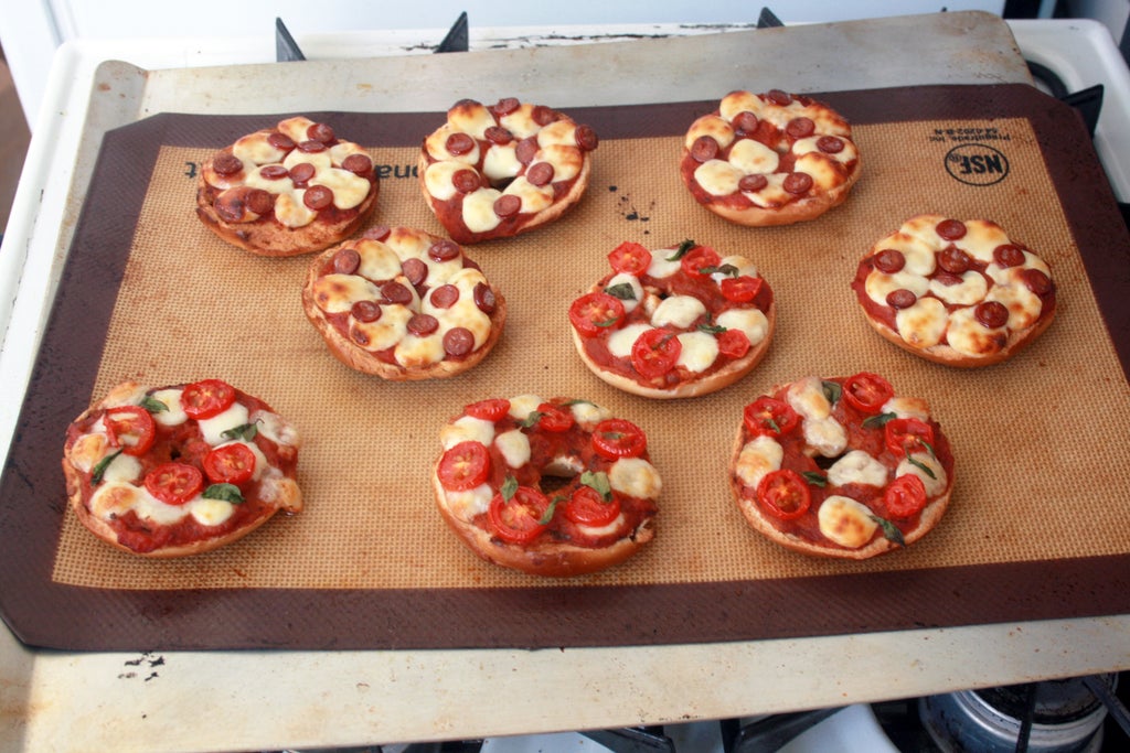 Необычная закуска для вечеринки с друзьями: мини-пицца на палочках утолит голод и поднимет настроение