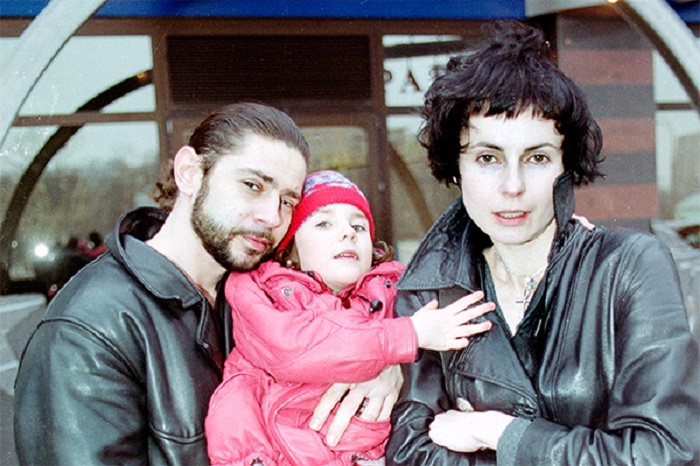 Дочь Апексимовой и Николаева превратилась в "Снегурочку". Поклонники заметили, как сильно Дарья стала похожа на маму (фото)
