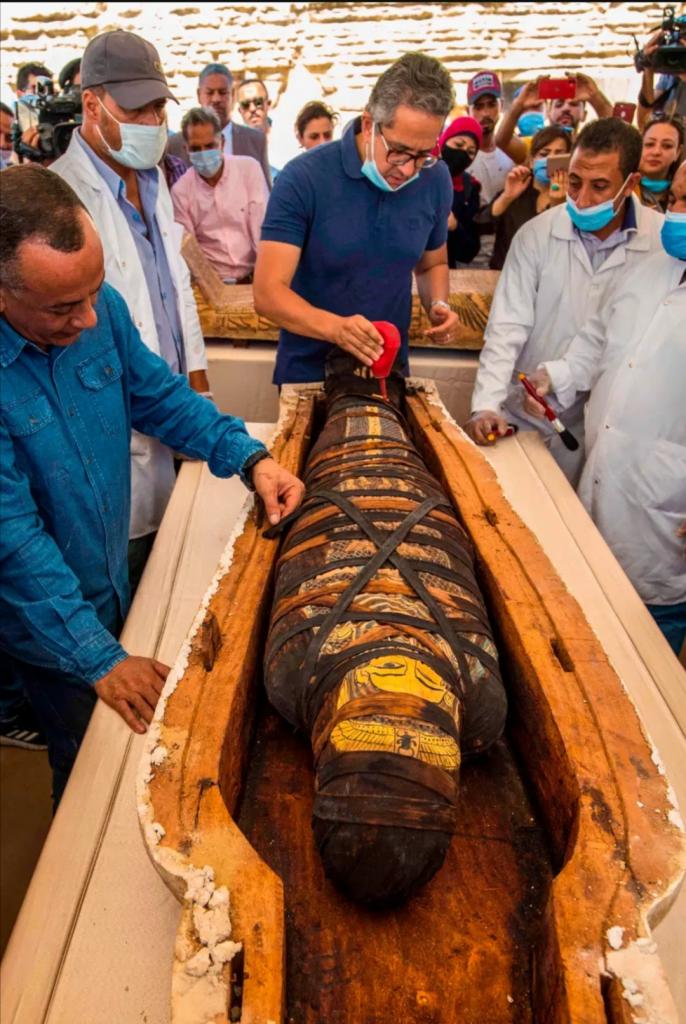 Археологи вскрывают древнеегипетские гробницы: как они выглядят после 2500 лет хранения