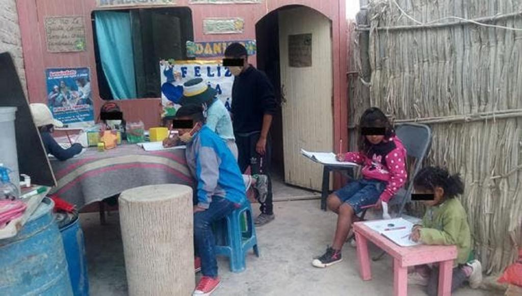 Третьеклассник проводит уроки для детей, у который нет Интернета, у себя дома