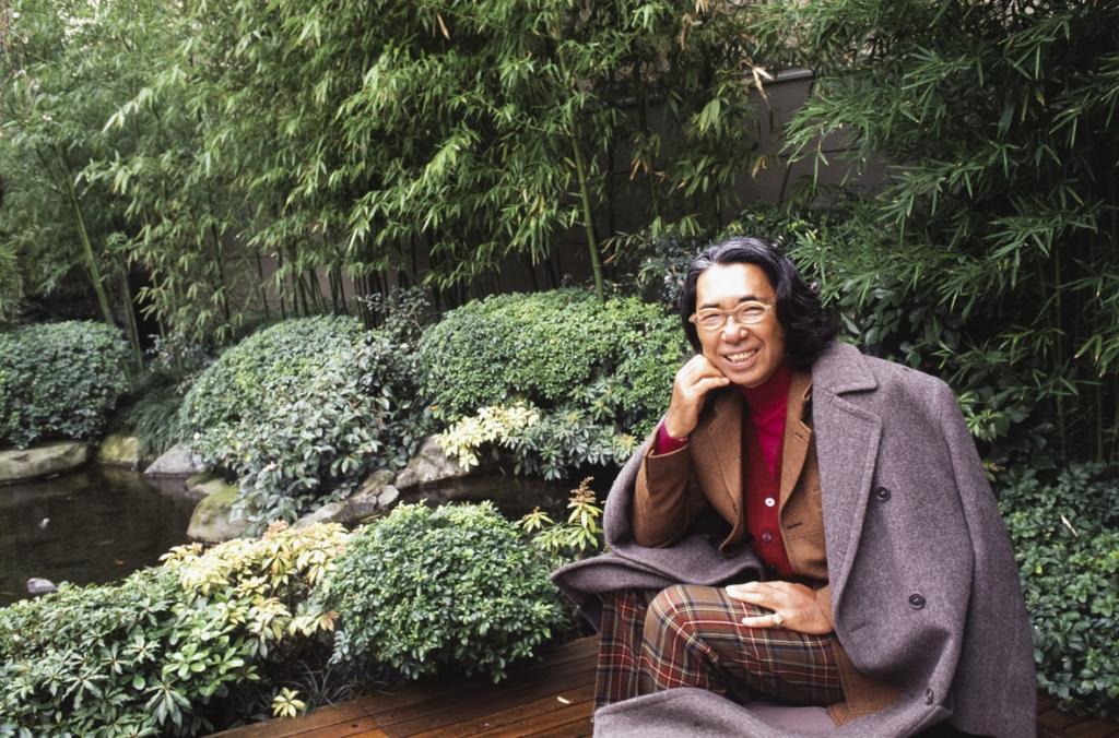 Скончался модельер Кензо Такада: что мы знаем о нем и о его культовом бренде Kenzo