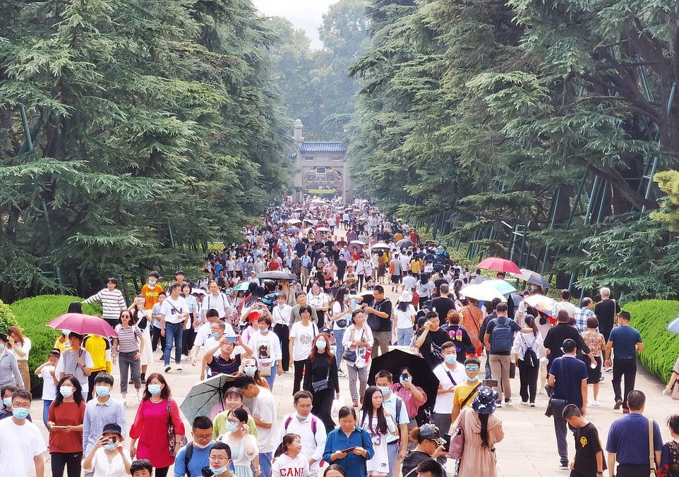 600 млн местных жителей свободно перемещаются во время празднования Национального дня Китая и Золотой недели, которая следует за ним
