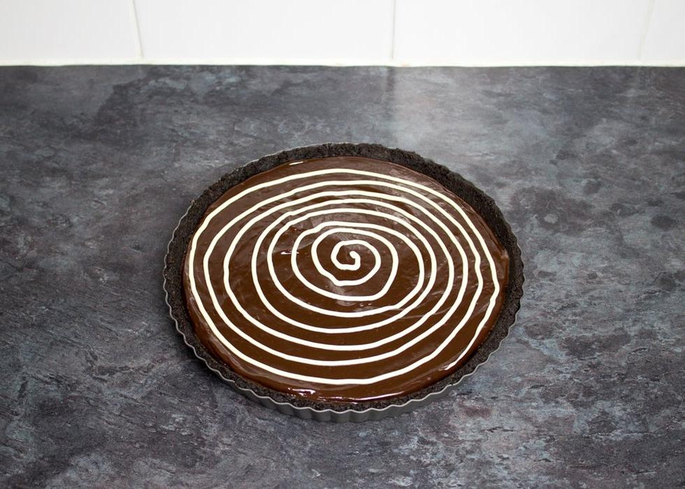 Шоколадный пирог с жидкой начинкой: эффектное лакомство впечатлит детей и взрослых