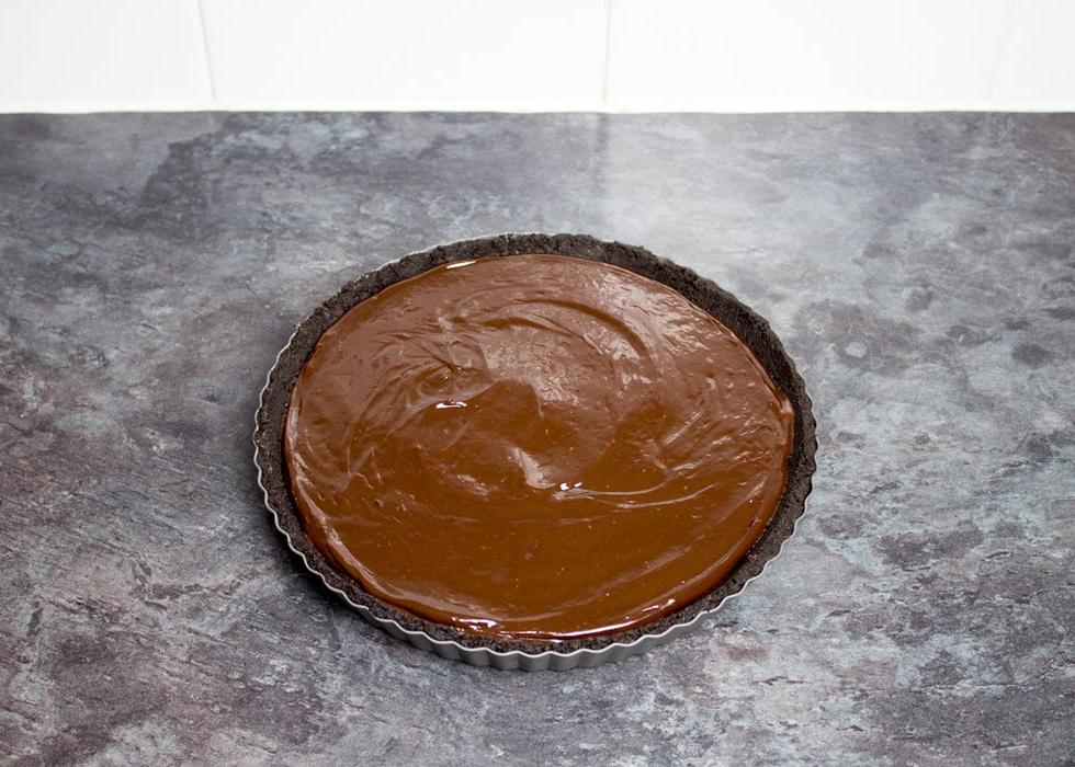 Шоколадный пирог с жидкой начинкой: эффектное лакомство впечатлит детей и взрослых