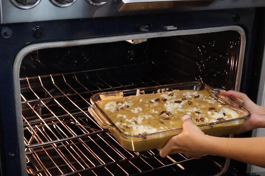 Тыквенный пирог с орехами и белым шоколадом: осенняя выпечка для семейных посиделок