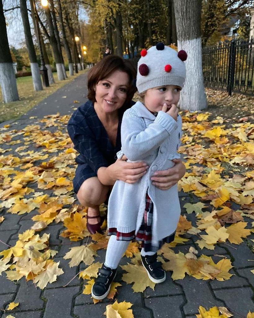 "Какие сладкие девчонки". Анна Банщикова показала свою единственную дочь Марию (новые фото)