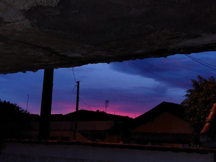 Мы должны видеть красоту в каждом из них: фотограф ежедневно снимала закаты солнца во время пандемии