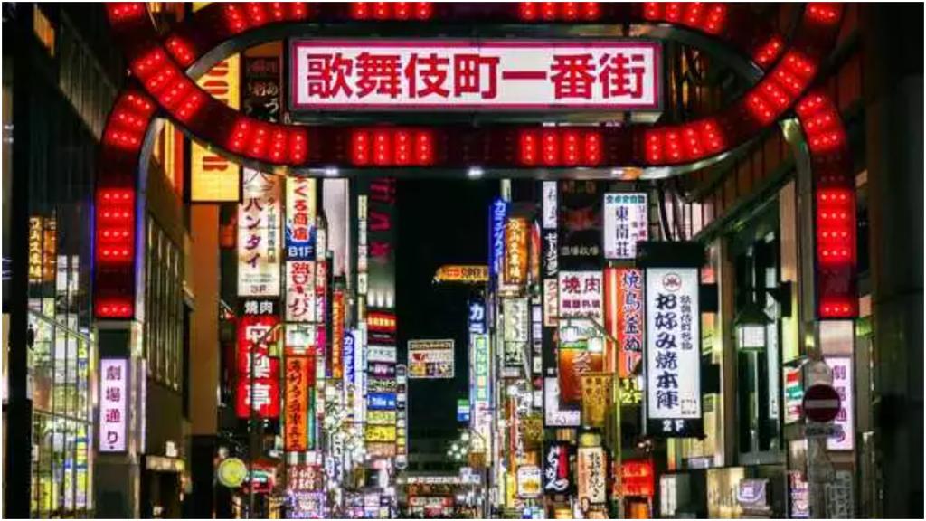 "Заграница" дома: в Китае открыли "японскую" улицу, чтобы народ не скучал по путешествиям