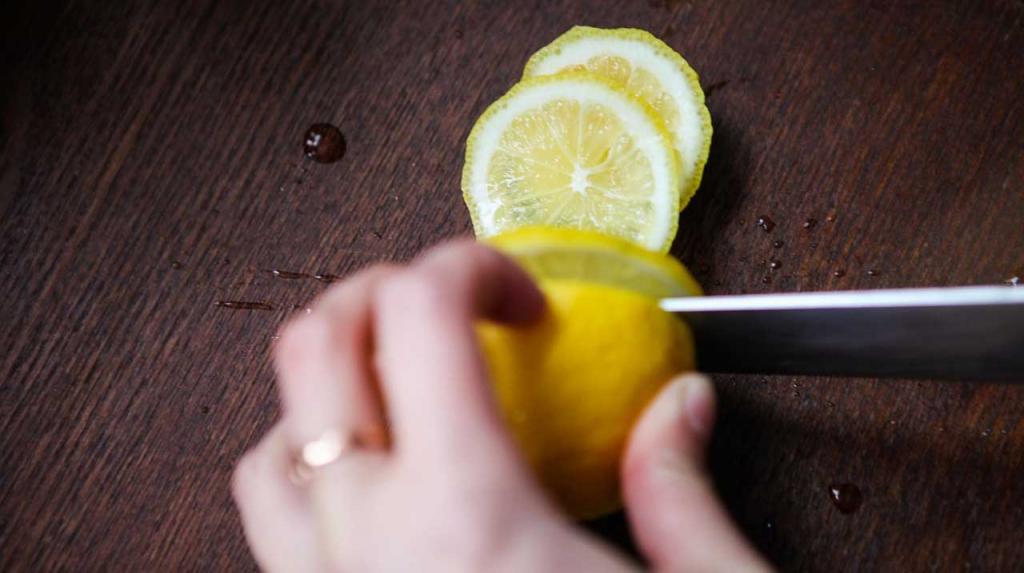 Что происходит с лимоном, когда его кладут в кипяток (узнала и теперь не кладу его в горячий чай)