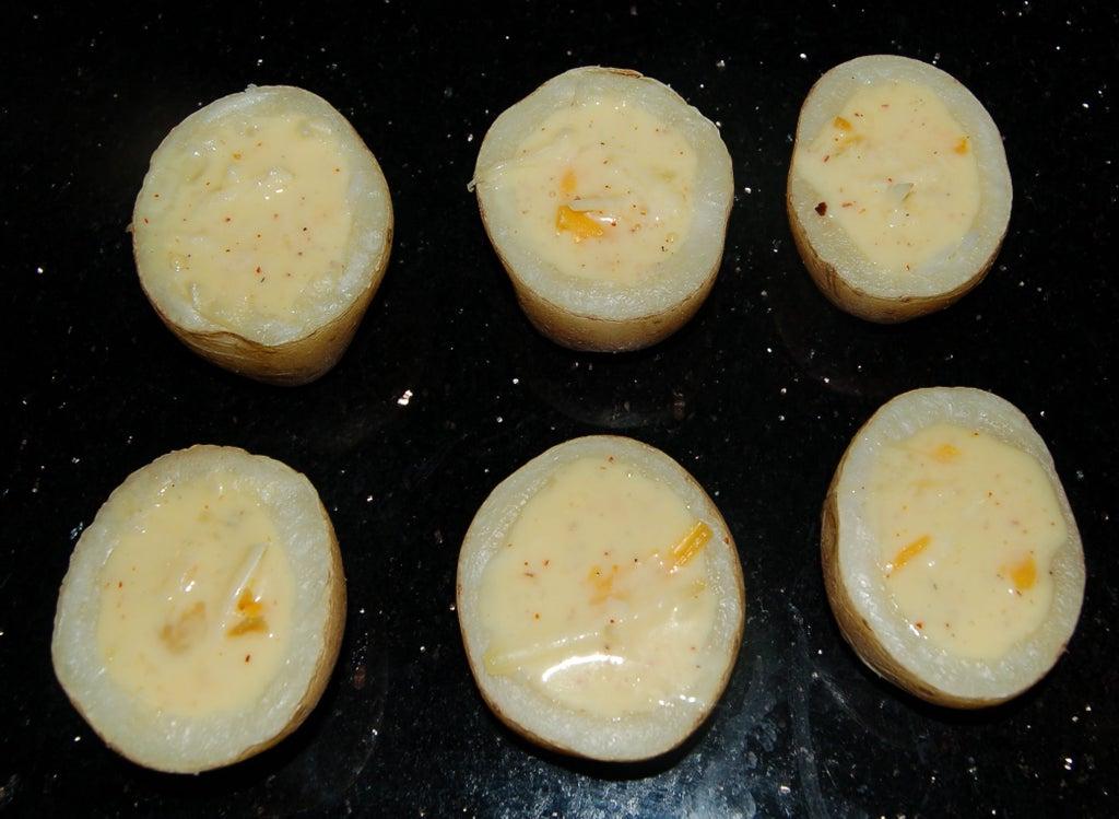 Простая в приготовлении закуска на скорую руку: фаршируем картофель в мундире