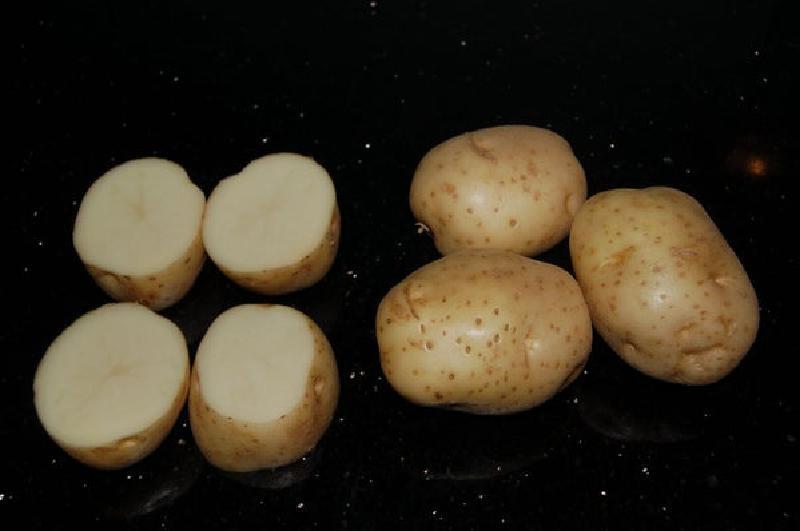 Простая в приготовлении закуска на скорую руку: фаршируем картофель в мундире