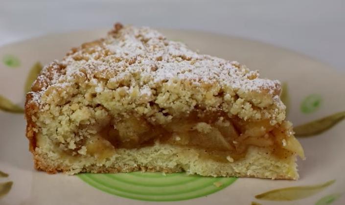 Любители яблок оценят этот пирог: фантастический вкус (без преувеличения) при минимуме ингредиентов