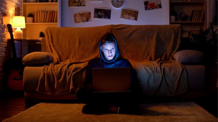 Дети высмеивают себя в Интернете: что такое цифровой синдром Мюнхгаузена, и почему это нельзя игнорировать родителям