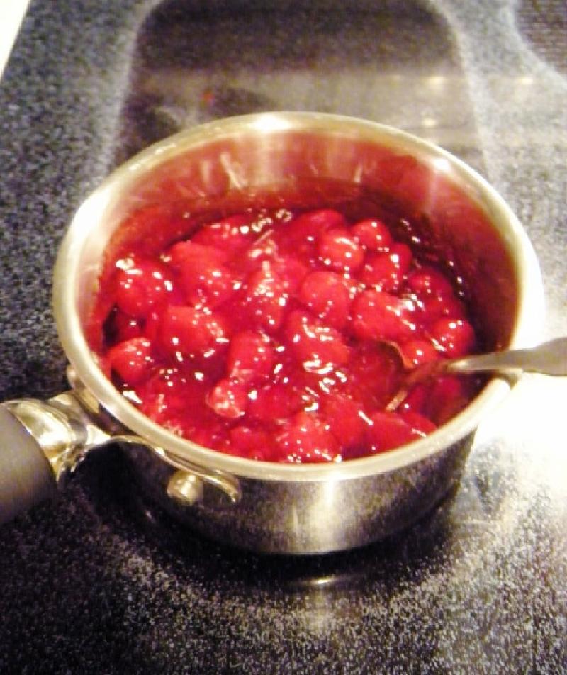 Сахарные палочки из теста: макаю лакомство в ягодный соус и получаю вкусное лакомство к чаю