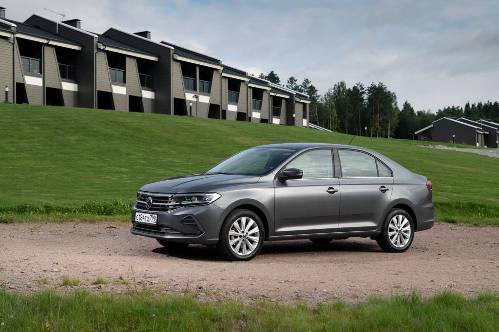 Новый Volkswagen Polo, который стал лифтбеком, получил опциональный пакет "Спорт" и в январе следующего года появится на российском рынке