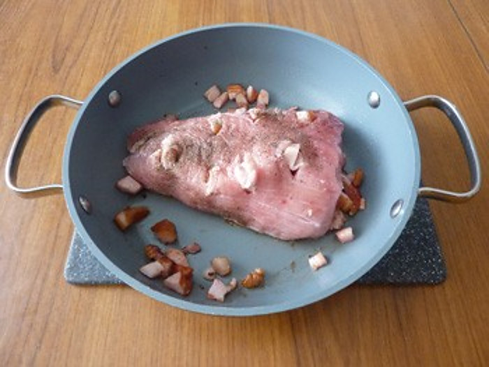 Рецепт очень вкусного мяса в духовке. Готовлю свинину и подаю с соусом из шиповникового варенья