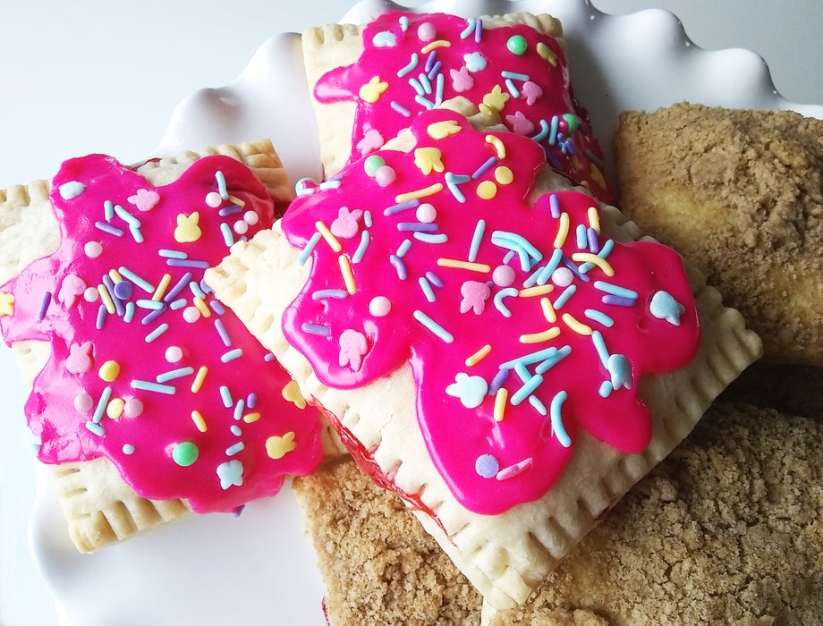 Розовая глазурь и клубничная начинка: яркое печенье, которое впечатляет своей красотой и изумительным вкусом