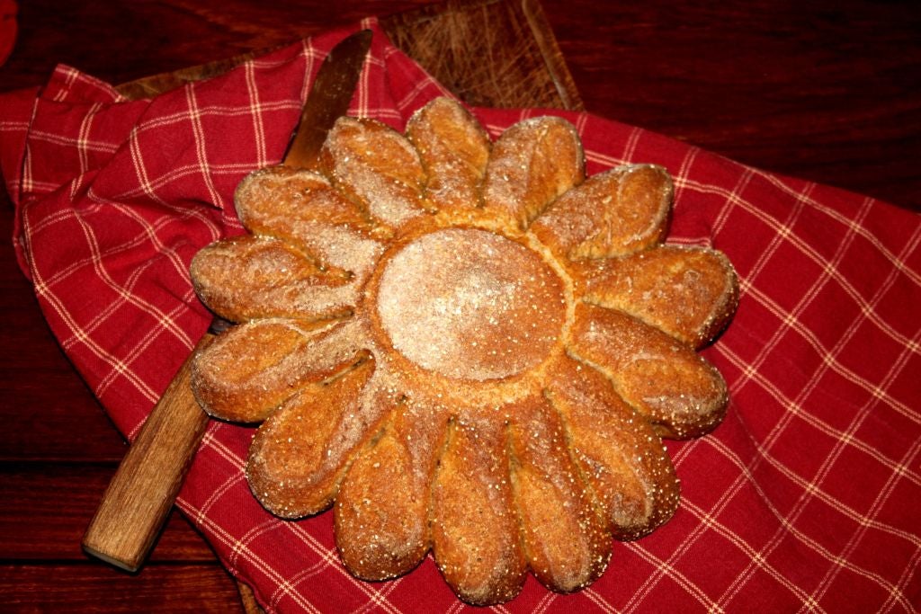 Готовим хлеб "румяное солнышко": домашняя выпечка наполняет дом прекрасным ароматом и делает трапезу более сытной