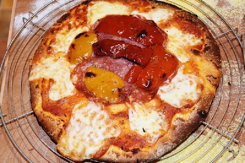 Вкусное хрустящее тесто для пиццы с кукурузной мукой: радую родных и близких