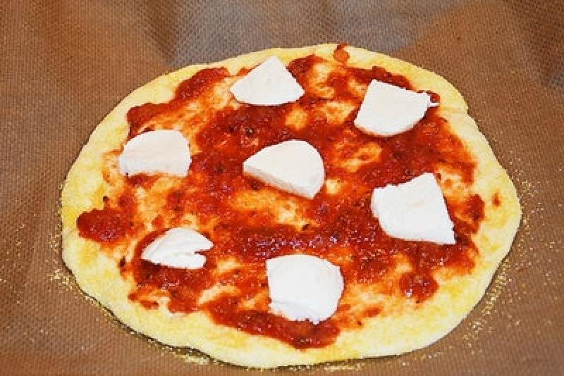 Вкусное хрустящее тесто для пиццы с кукурузной мукой: радую родных и близких
