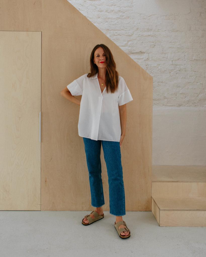 "Я живу в этих джинсах": Ким Теркингтон из Лондона продемонстрировала наряды, состоящие всего из нескольких вещей