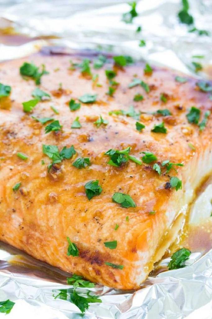 Нежный запеченный лосось в соевом соусе: порадуйте свою вторую половинку превосходным ужином