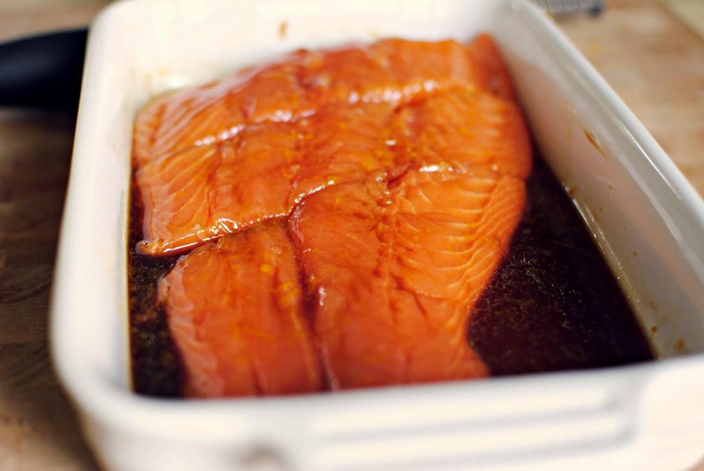 Нежный запеченный лосось в соевом соусе: порадуйте свою вторую половинку превосходным ужином