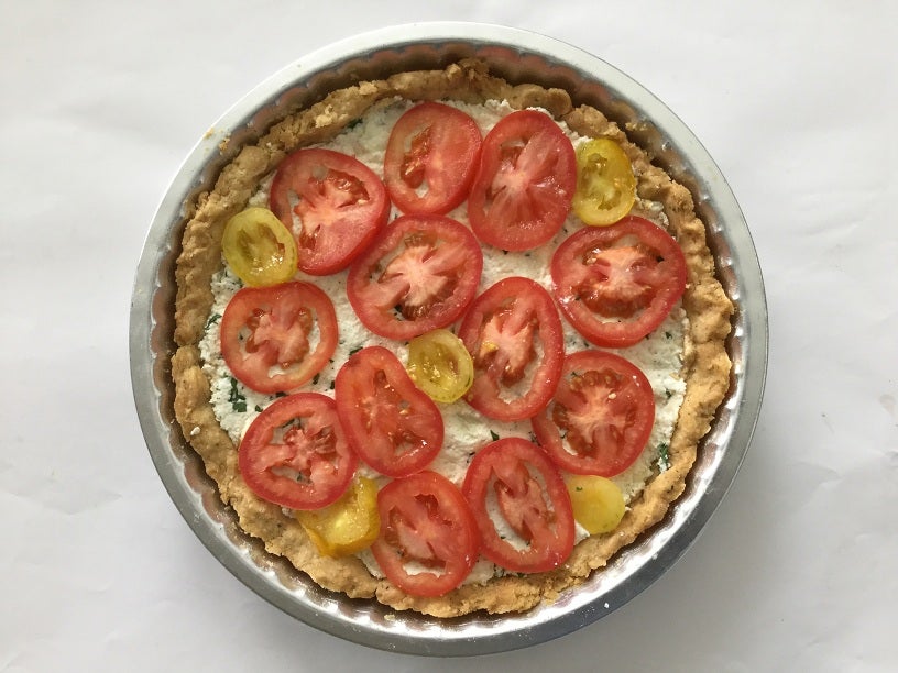 Деревенский пирог с томатами и сыром на основе домашнего теста: отличное блюдо для повседневного рациона