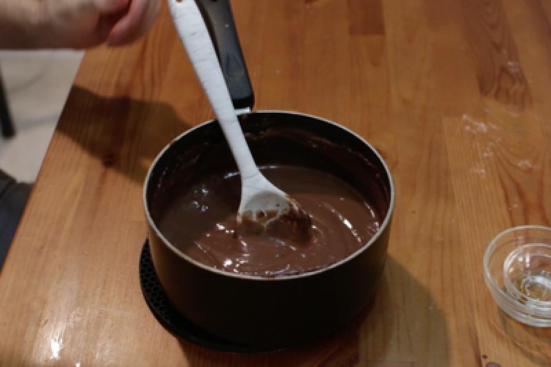 Сливочно-шоколадный пудинг из простых ингредиентов: необычный холодный десерт к утреннему кофе
