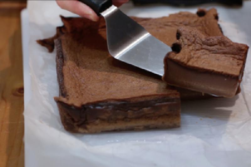 "Волшебный" шоколадный торт всего из 6 ингредиентов: нежный десерт к праздничному столу