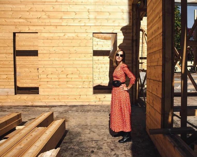Натуральное дерево и панорамные окна: Ксения Собчак показала фото нового дома