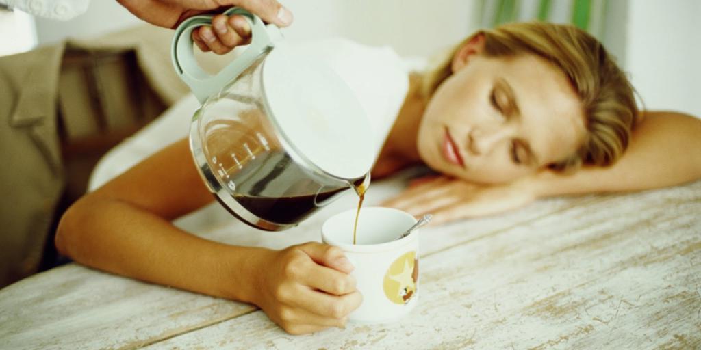 Аденозин и обезвоживание: почему употребление слишком большого количества кофе на самом деле утомляет нас