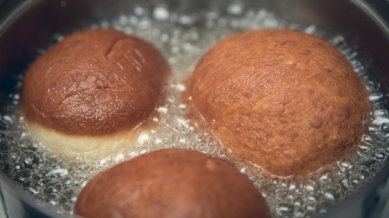 Тыквенные пончики с шоколадной начинкой: воздушное лакомство для поднятия настроения
