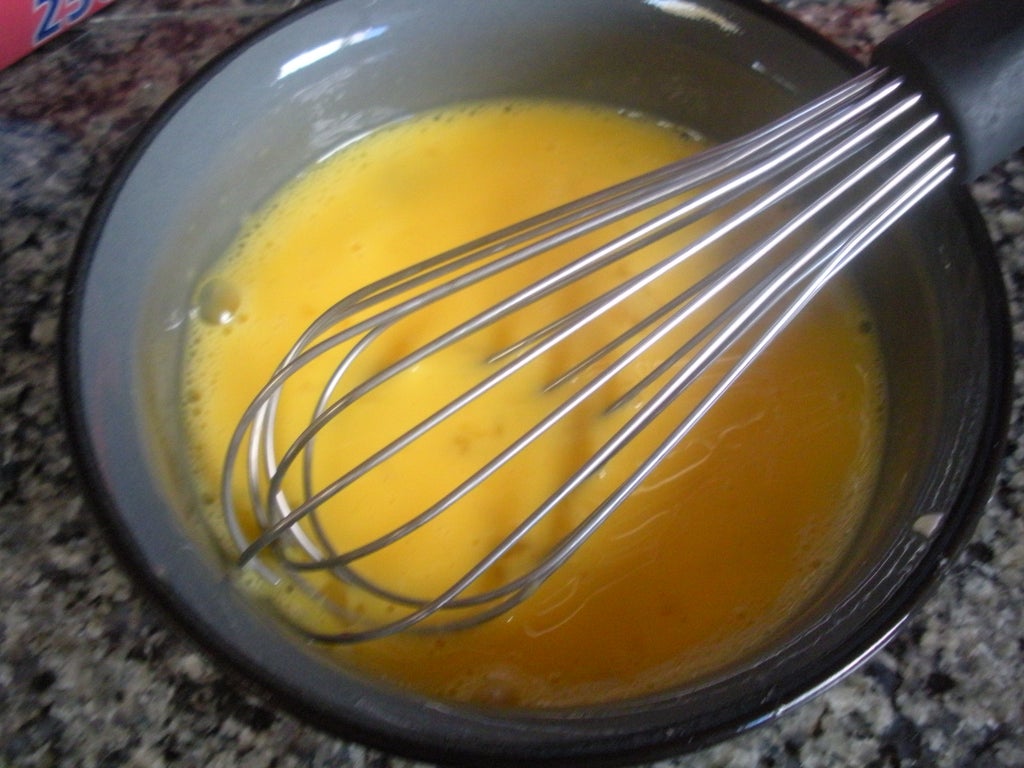 Вместо скучного омлета готовлю вкусный, ароматный и очень красивый завтрак: рулет из бекона и яичного скрэмбла