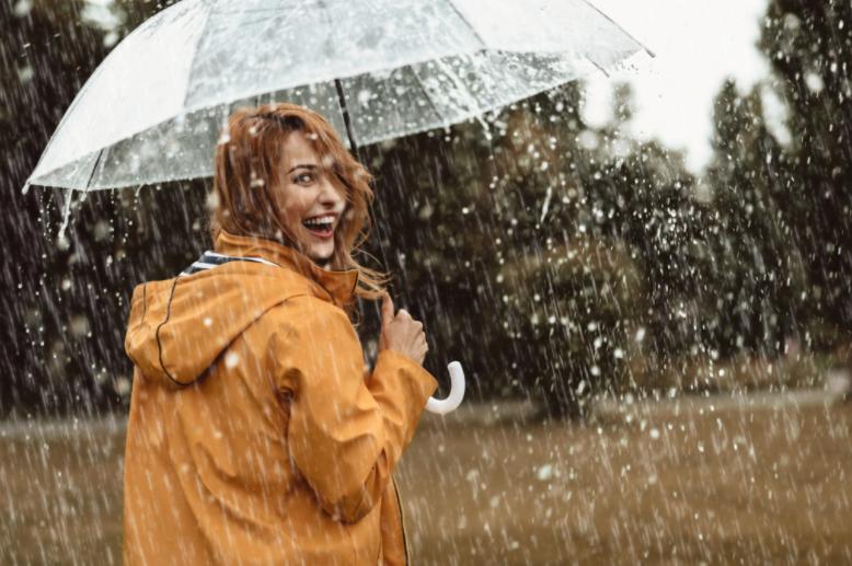 Осенний гардероб, праздники, диван: как насладиться последними теплыми деньками и найти позитив даже в дождливую погоду