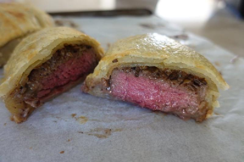 Пирожки "Велингтон" - вкусная выпечка из говяжьего мяса: для тех, кому надоело готовить одни и те же пирожки годами
