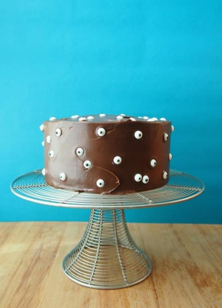 Бисквитный торт на праздничный стол: воздушное лакомство с необычным дизайном