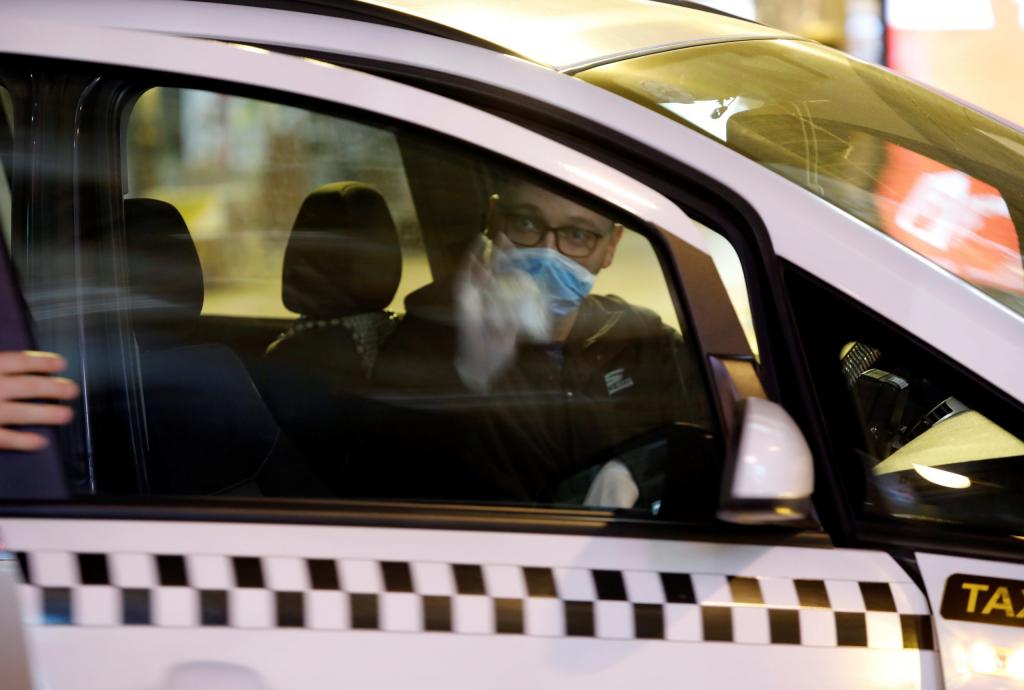 "Заднее сидение наискосок от водителя": условия для безопасной поездки в такси во время пандемии