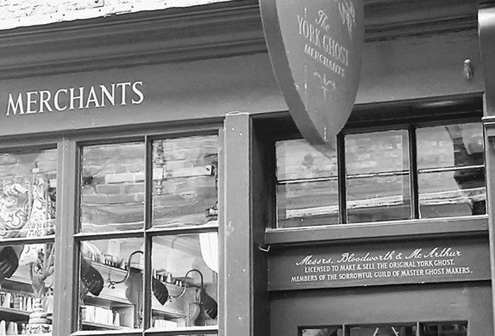 Йорк, Англия: в городе существует странный магазин, где продают фигурки привидений