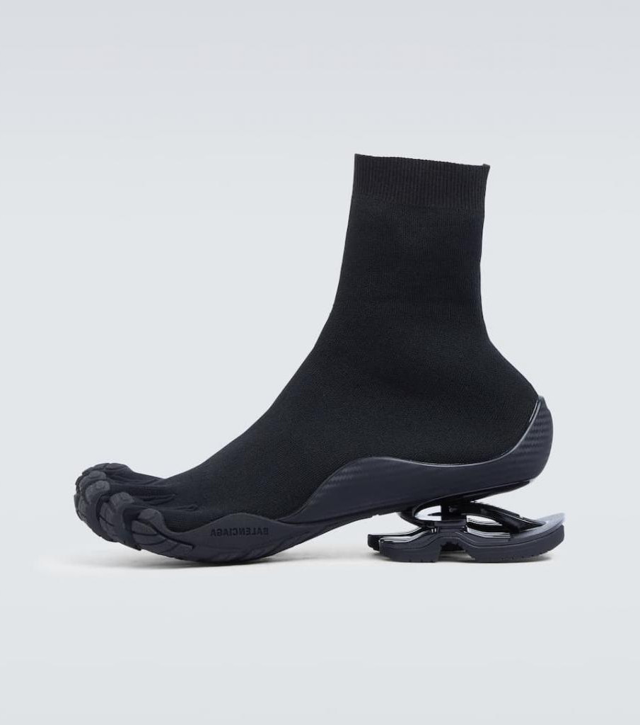 Ох уж эта мода: крупные бренды намереваются выпустить обувь с носком на пять пальцев