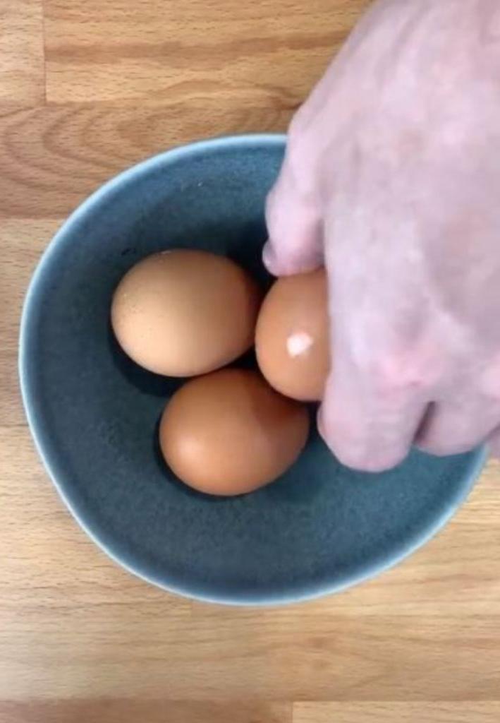 "Вкуснючее-простючее яйцо-шестиминутка": шеф-повар Леонов рассказал, как сварить идеальное яйцо вместо пашота