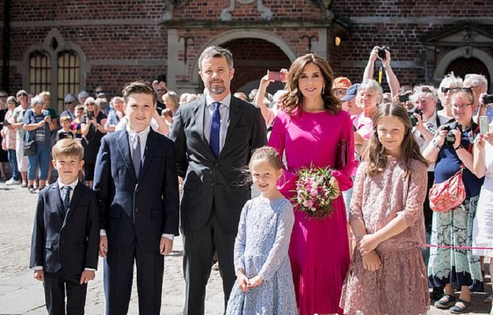 Портрет будущего короля: принц Дании отпраздновал свое 15-летие эффектными фотографиями