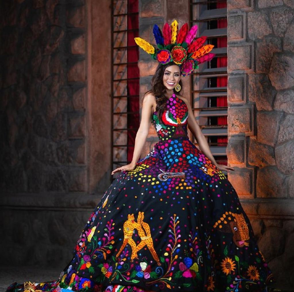 Конкурсантки "Мисс Мексика 2020" примерили традиционные национальные костюмы. Глаз не оторвать