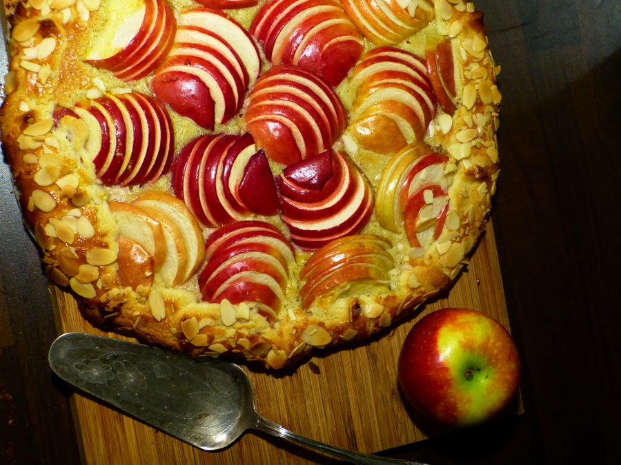 Французский яблочный пирог - рассыпчатый и хрустящий десерт из простых ингредиентов к праздничному столу