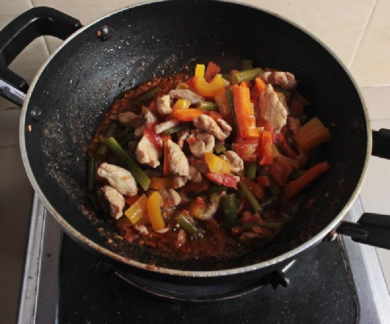 Пряное курино-овощное рагу для тех, кто хочет разнообразить свой рацион питания здоровой пищей