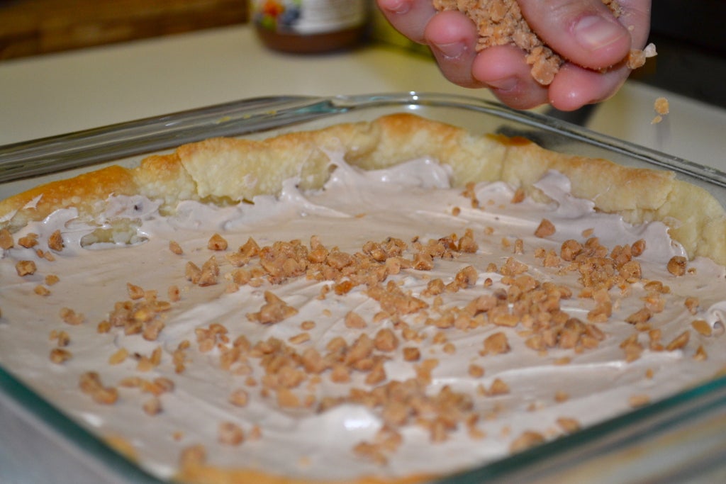 Английский пирог с печеньем, карамелью и кофе: праздничный десерт с нежным кремом
